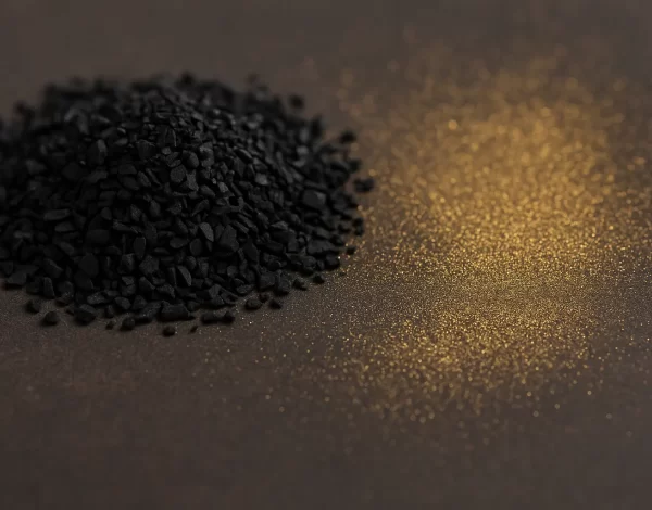 El carbón activado en minería de oro es un proceso complejo que requiere varias etapas antes de obtener el metal puro. Uno de los pasos más importantes es el uso de (CA) para recuperar el oro disuelto en soluciones de cianuro.